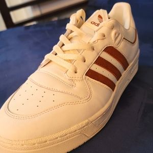 ADIDAS Rivalry 86 Low Sz 9